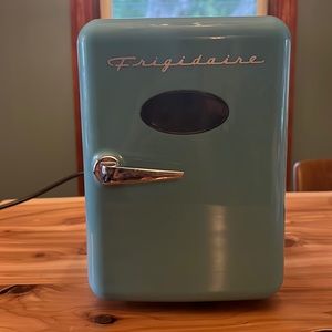 Frigidaire Retro Mini Fridge - Aqua